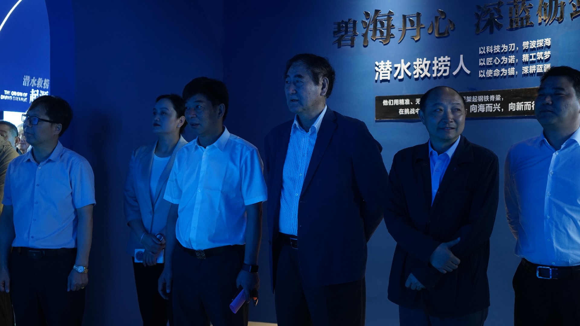观摩4.JPG